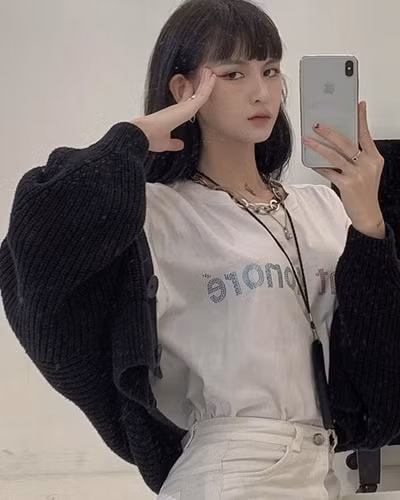 Trang cá nhân của "bạn gái tin đồn Decao" cũng vì thế mà tăng lượt follow, nhất cử nhất động của nữ chính đều được dân tình chú ý.