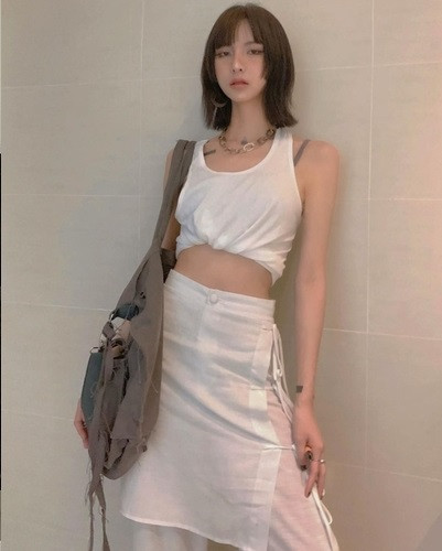 Khi rộ lên tin đồn hẹn hò với Decao, cô nàng đã gây chú ý với nhan sắc xinh đẹp, trông chẳng khác gì nữ chính bước ra từ manga.