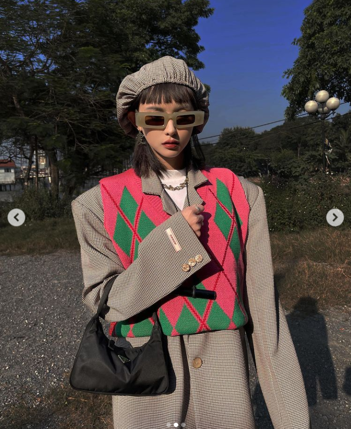 Điều này giải thích vì sao gương mặt bạn gái tin đồn của Decao hồi chưa “dao kéo” đã có sẵn những đường nét thanh tú rồi.