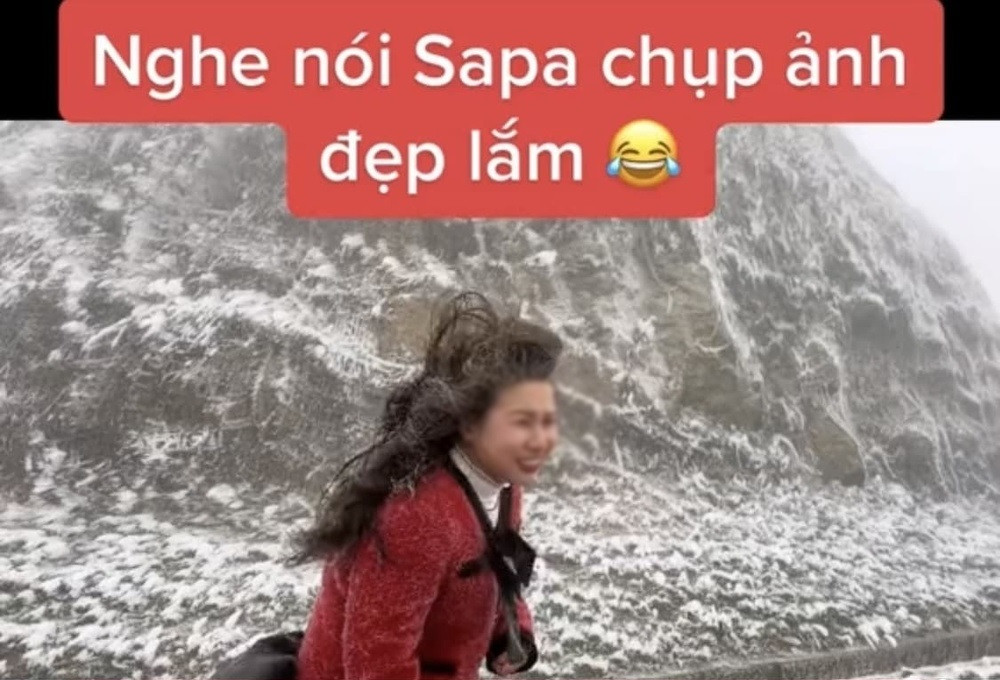 Thế nhưng điều đáng nói là thay vì mặc những trang phục thật ấm áp, cô lại diện váy ngắn, bên trên mặc áo cũng khá mỏng.