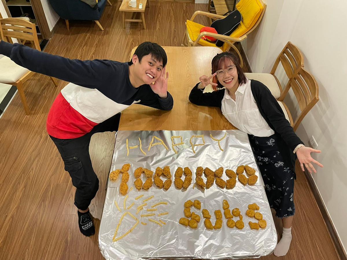 Trên trang cá nhân cũng như trong các clip Youtube của Duy Thẩm, không ít lần bà xã có biệt danh tên Q xuất hiện. Đặc biệt là trong những clip unbox những món đồ công nghệ.