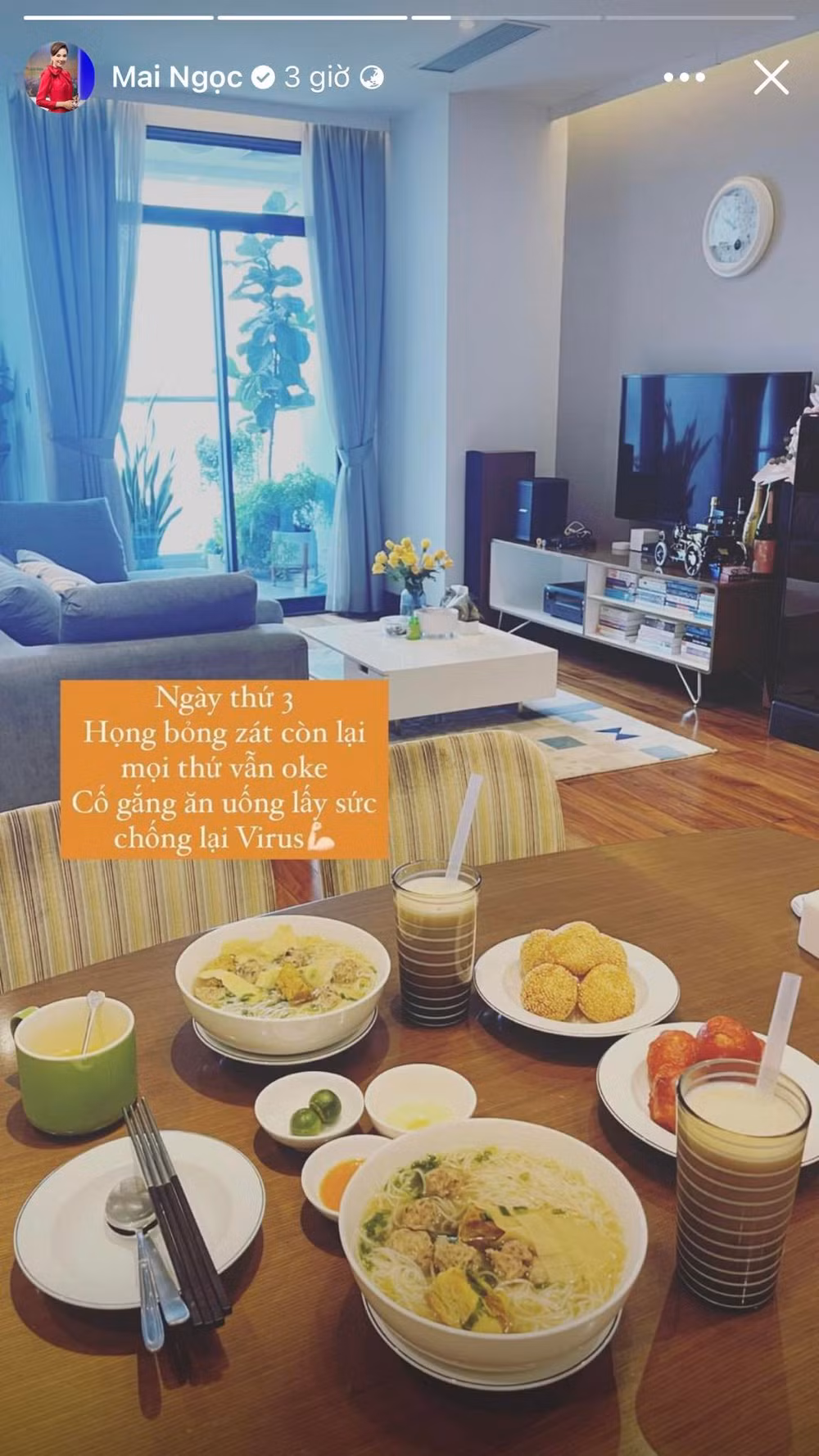 Cuộc sống những ngày là F0 của Mai Ngọc được cô miêu tả là "không khác gì Tết". Hàng ngày, cô tự nấu nướng, chuẩn bị cho 2 vợ chồng một chế độ ăn đầy đủ chất dinh dưỡng, uống nước ấm thường xuyên, bổ sung hoa quả giàu vitamin C,...