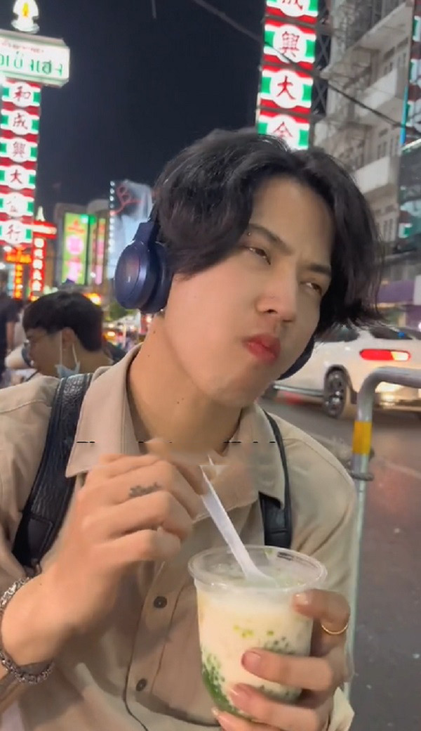 Hay trong một clip review một quán buffet ở Thái Lan, Nờ Ô Nô đã thẳng thừng chê bai đồ ăn Việt Nam khiến dân tình dậy sóng.