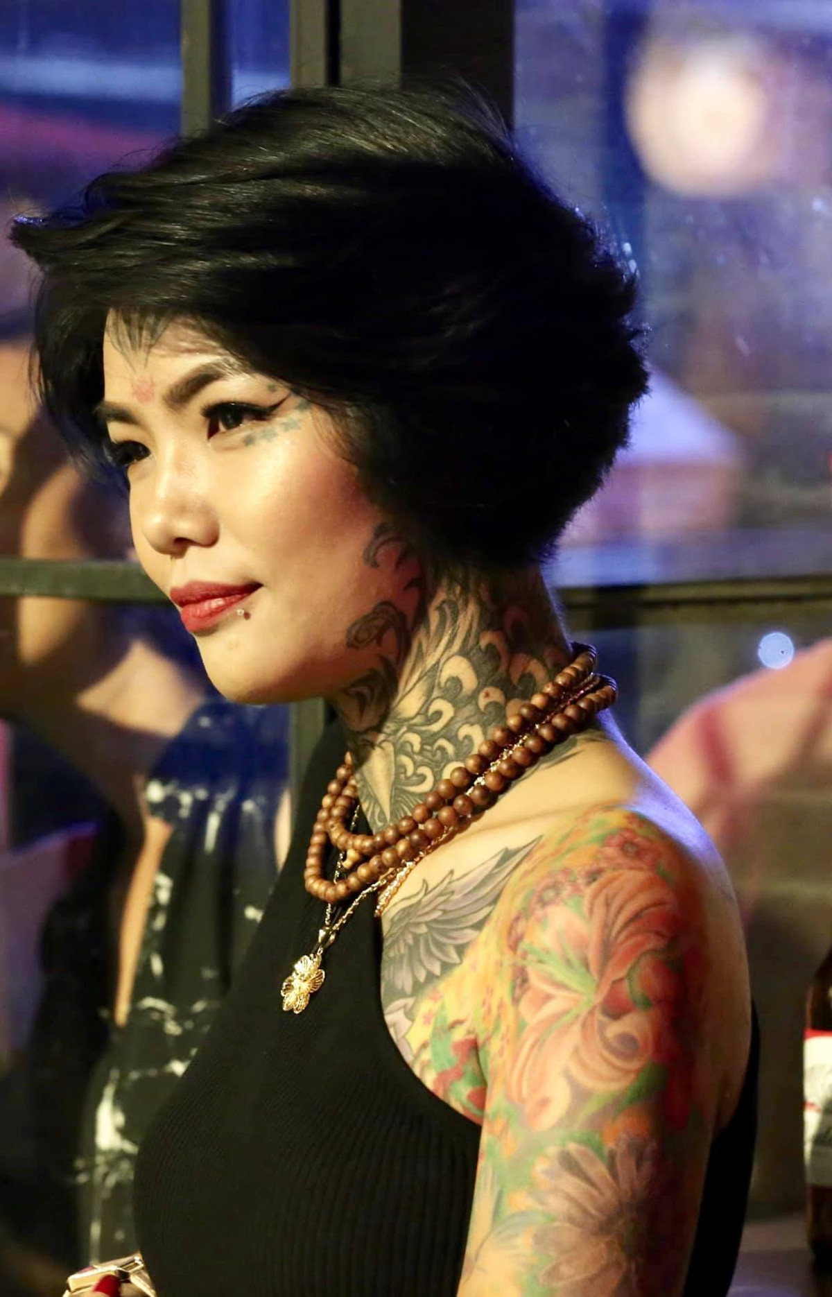 Đặc biệt, công việc xăm hình cũng mang tới cho Mai Phạm thu nhập kha khá. Năm 2019, cô từng chia sẻ với báo giới về mức lương của mình khi khách hàng của tiệm xăm ra vào tấp nập.