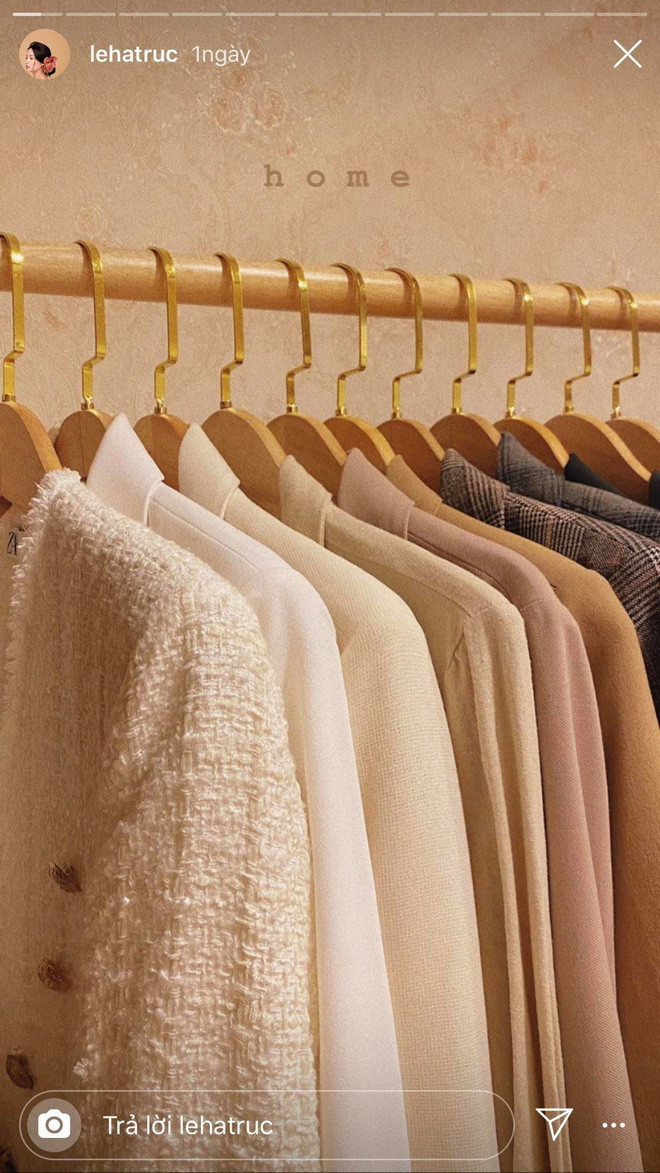 Cầu kì nhất trong danh sách này có lẽ là Hà Trúc. Nàng hot girl Việt 9X này tận dụng khá nhiều góc nhà của mình để có ảnh sống ảo.