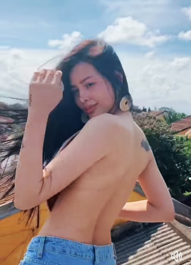 Cộng đồng mạng đã lên án gay gắt với hành động và suy nghĩ của T.M.H. Họ cho đây là hành vi thiếu tôn trọng, ảnh hưởng đến giá trị của một di sản văn hóa nổi tiếng.