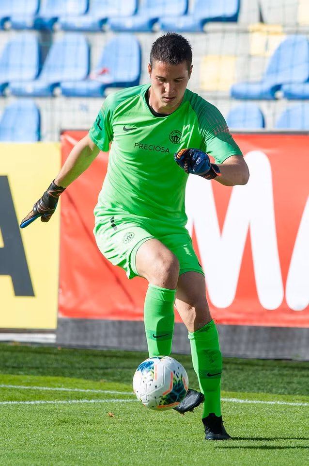 "Sự bắt đầu ở tuyển Czech sẽ dập tắt cơ hội thi đấu cho tuyển Việt Nam. Tôi mong người hâm mộ hiểu và thông cảm với quyết định này của tôi. Cảm ơn mọi người đã luôn ủng hộ". Filip Nguyễn chia sẻ thêm.