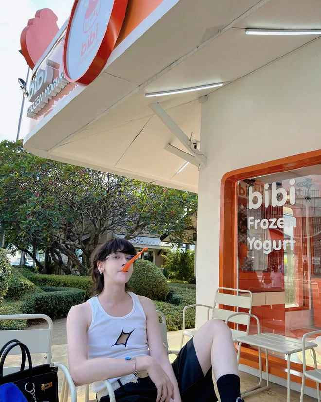 Trước sự thay đổi này, netizen dấy lên đồn đoán Wongsathorn đã can thiệp thẩm mỹ. Song cũng không ít ý kiến cho rằng việc thay đổi cách, tăng cân... là một nguyên nhân góp phần làm nên sự khác lạ.