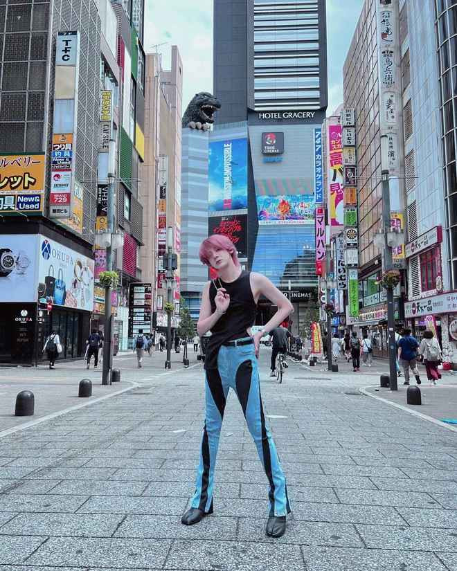 Chẳng hạn như vào tháng 11/2023 vừa qua, Wongsathorn cũng tham dự đám cưới Kimmy Kimberley và Mark Prin - cặp đôi hàng đầu của showbiz Thái Lan.