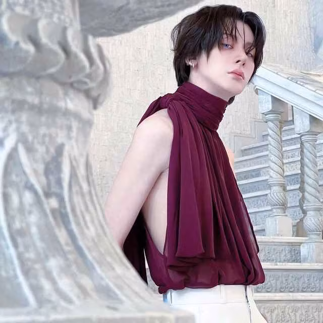 Thời gian trôi nhanh như gió thổi, chớp mắt một cái đã gần chục năm kể từ lúc Wongsathorn Varachartkul khuynh đảo MXH. Hiện tại, cả cuộc sống lẫn ngoại hình của nam tiếp viên hàng không đã thay đổi rất nhiều.