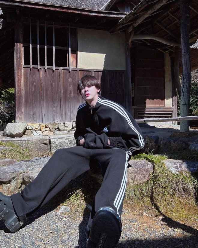 Trên trang cá nhân, Wongsathorn thường chia sẻ cuộc sống hàng ngày như đi chụp mẫu ảnh, đi xem concert, đi du lịch,...