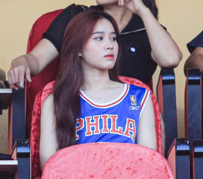 Nội dung kênh TikTok của bạn gái Nhâm Mạnh Dũng thường là những video về các chủ đề được giới trẻ quan tâm như unboxing (bóc hộp các món đồ), hướng dẫn tự makeup, các công thức chăm sóc da...