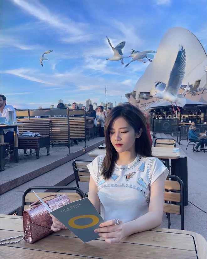 Tại đám cưới của Đông Nhi và Ông Cao Thắng năm 2019, Ông Thoại Liên được “đẩy thuyền” với Trịnh Thăng Bình sau khi chụp hình chung. Lúc đó cặp đôi được cư dân mạng khen đẹp đôi, có tướng phu thê và sẽ rất hợp nếu thành một cặp.