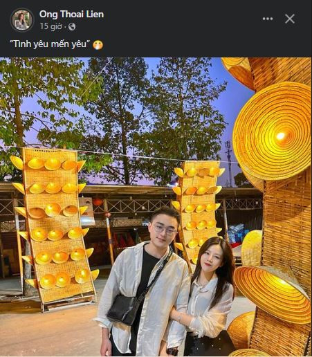 Trong khoảnh khắc này, anh chàng thoải mái đeo túi giúp Ông Thoại Liên, khẳng định mối quan hệ đặc biệt của cả hai. Ở phần bình luận, khi có người khen đẹp đôi, em chồng Đông Nhi cũng không ngần ngại cảm ơn.