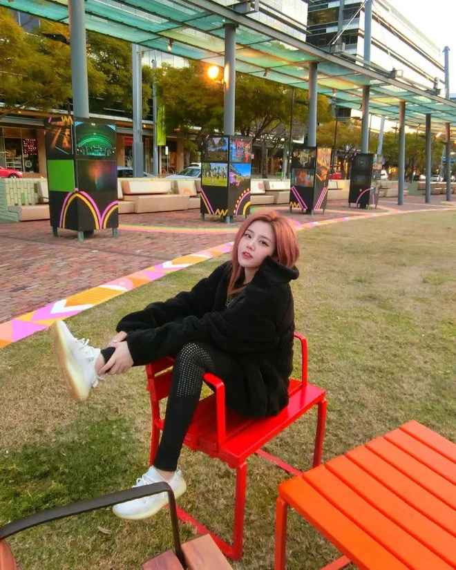 Chuyện tình cảm của Ông Thoại Liên cũng được theo dõi sát sao. Tuy nhiên cô nàng lại rất kín tiếng, hiếm khi chia sẻ đề tài này lên MXH nên càng khiến dân mạng tò mò.