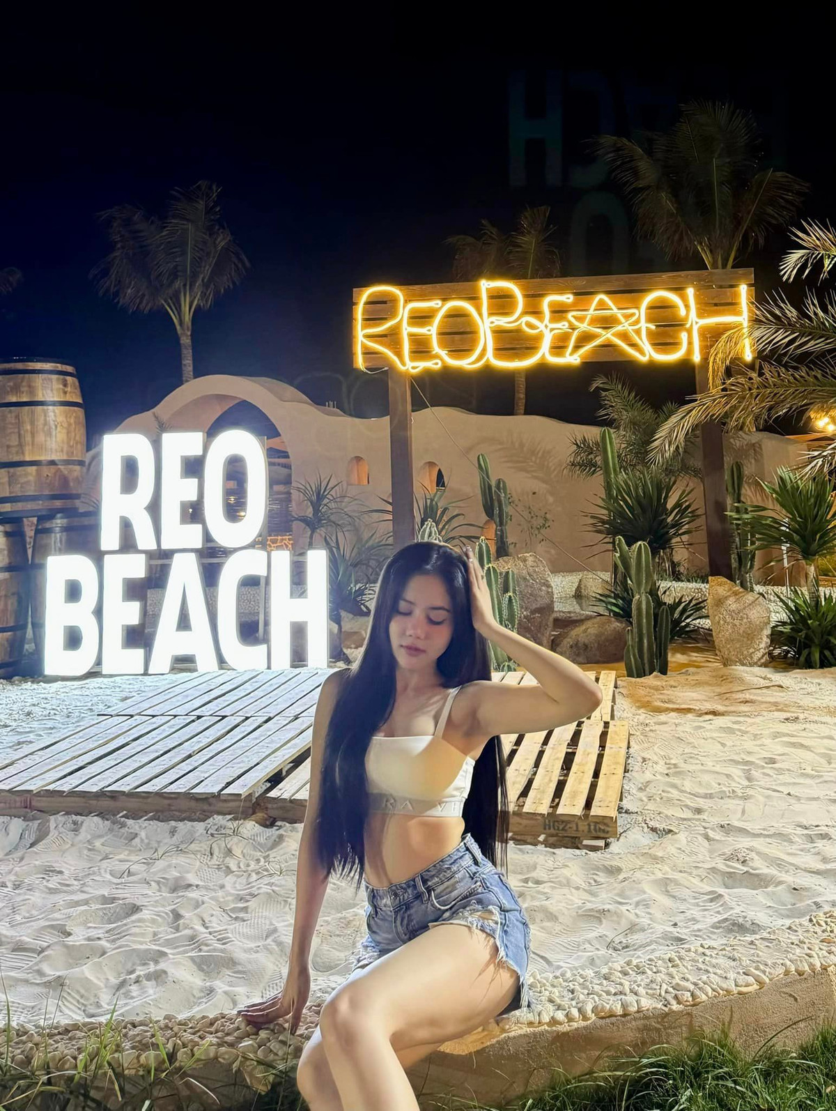 Ý Nhi thu hút với cuộc sống sang chảnh, đặc biệt là nhan sắc quyến rũ đầy mê hoặc.