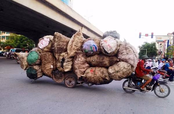 Nhiều người cũng cho rằng nếu vận chuyển hàng cồng kềnh, nặng quá mức như vậy thì nên dùng xe phù hợp hoặc chỉ giao ở quãng đường ngắn,...