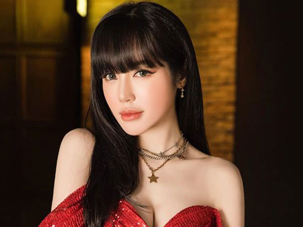 Nhắc đến hội các bà mẹ bỉm sữa "hot" nhất nhì của showbiz Việt, Elly Trần chính là cái tên không thể thiếu sót.