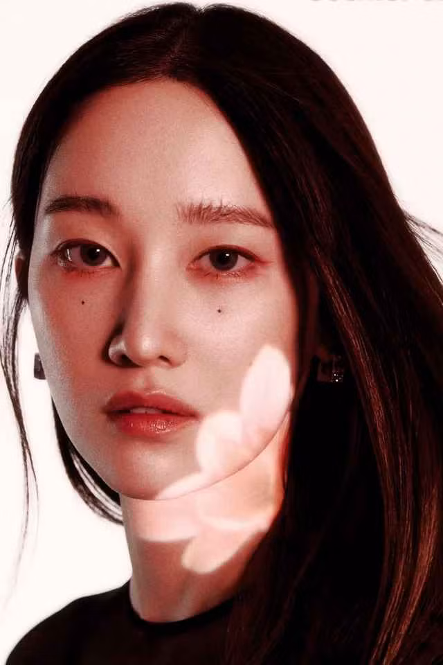 Jeon Jong Seo từng giành giải nữ viên chính xuất sắc tại Giải thưởng Baeksang lần thứ 57, ở hạng mục điện ảnh.