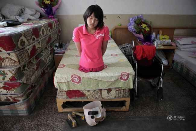 Khỏi phải nói, với ý chí và tinh thần quật cường, Hồng Diễm lần lượt giành được 1 huy chương vàng, 2 huy chương bạc tại giải vô địch bơi lội quốc gia; 3 huy chương vàng tại đại hội thể thao tỉnh Vân Nam; 3 huy chương bạc giải Paralympic.