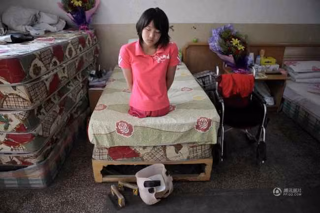 Khỏi phải nói, với ý chí và tinh thần quật cường, Hồng Diễm lần lượt giành được 1 huy chương vàng, 2 huy chương bạc tại giải vô địch bơi lội quốc gia; 3 huy chương vàng tại đại hội thể thao tỉnh Vân Nam; 3 huy chương bạc giải Paralympic.