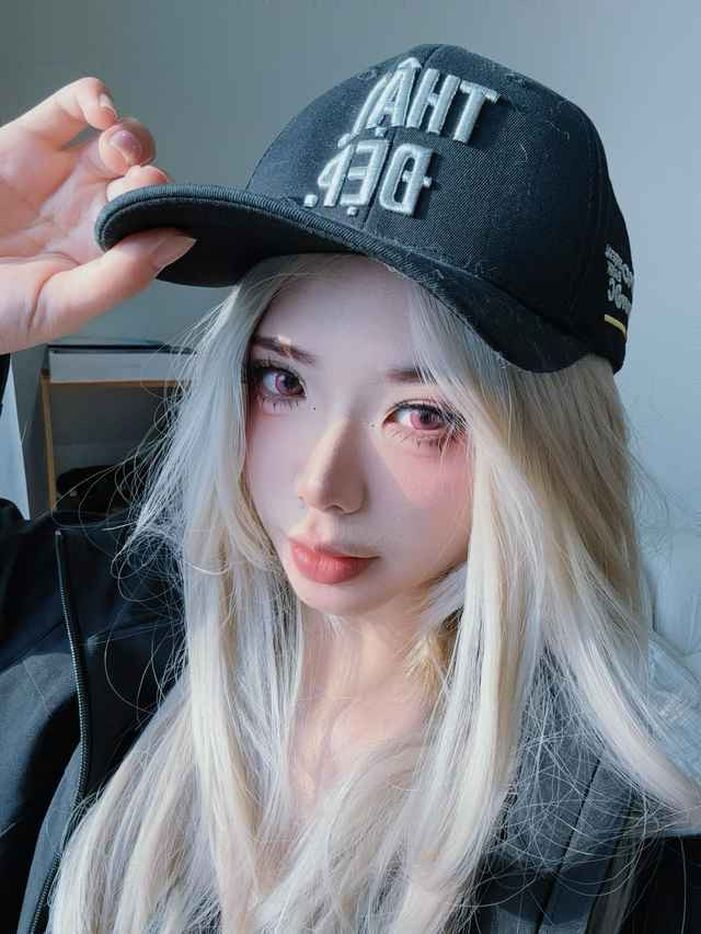 Trong đó, đa số fan nam đều trầm trồ trước diện mạo mới gái xinh, có nhiều người còn lầy lội trêu rằng: "Đây không thể là Remind được".