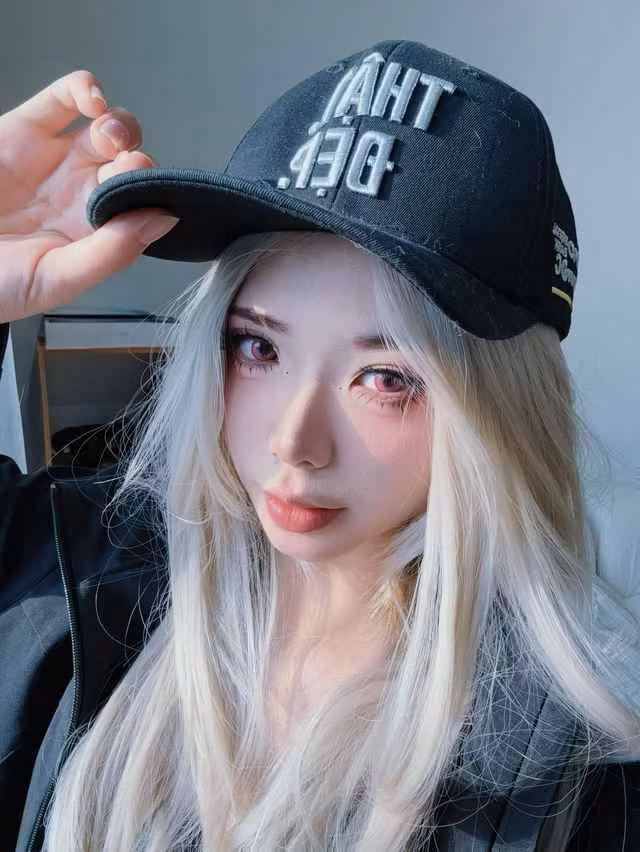 Trong đó, đa số fan nam đều trầm trồ trước diện mạo mới gái xinh, có nhiều người còn lầy lội trêu rằng: "Đây không thể là Remind được".