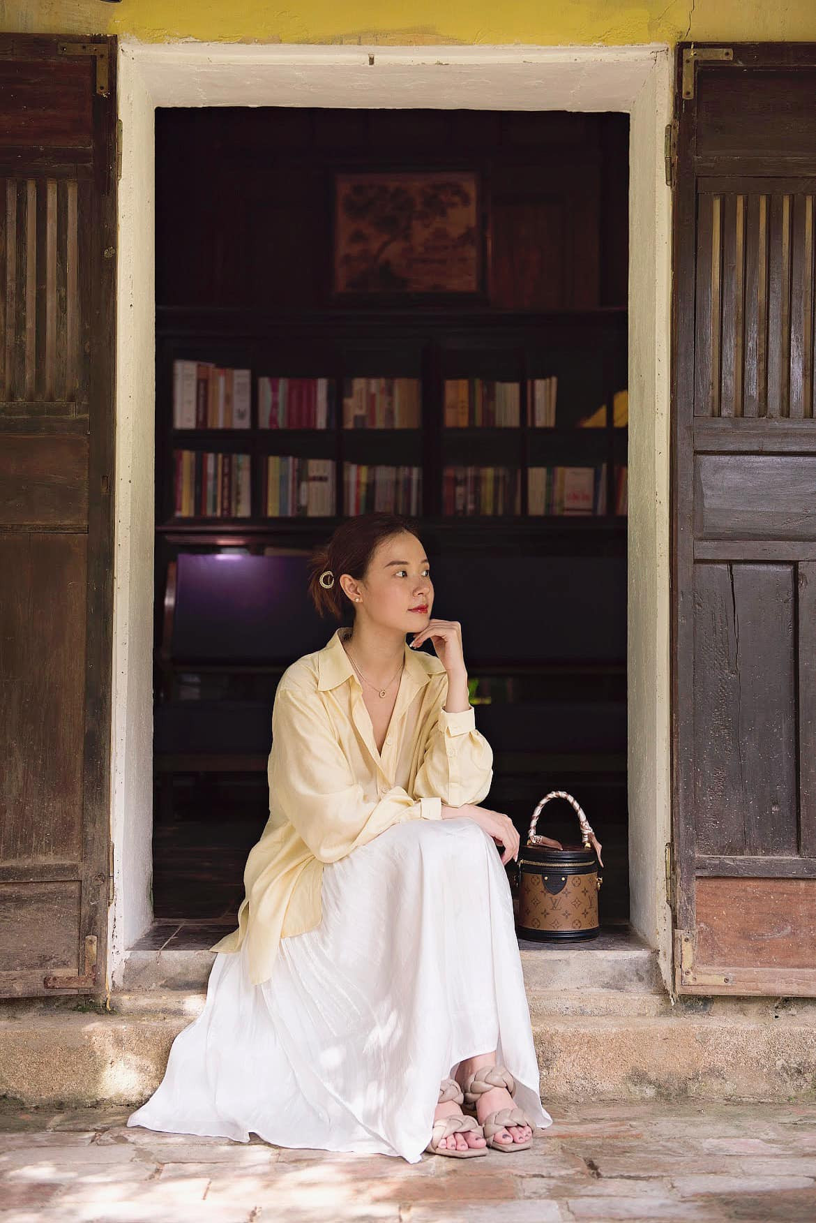 Quen mắt với khán giả trong hình ảnh chuẩn "ngọc nữ" kín đáo, việc thay đổi hình tượng của Midu khiến fan của cô nàng khá thích thú.