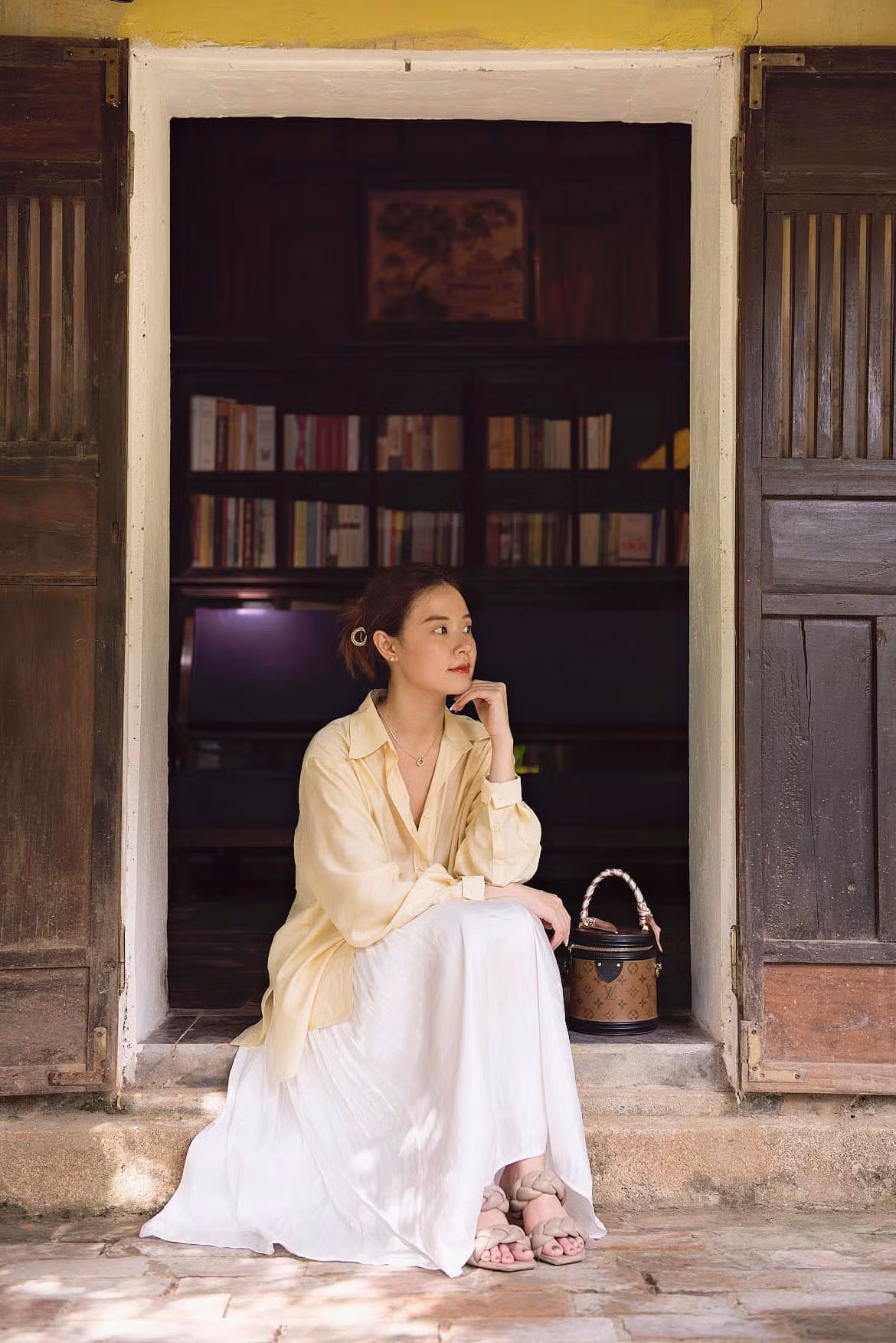 Quen mắt với khán giả trong hình ảnh chuẩn "ngọc nữ" kín đáo, việc thay đổi hình tượng của Midu khiến fan của cô nàng khá thích thú.