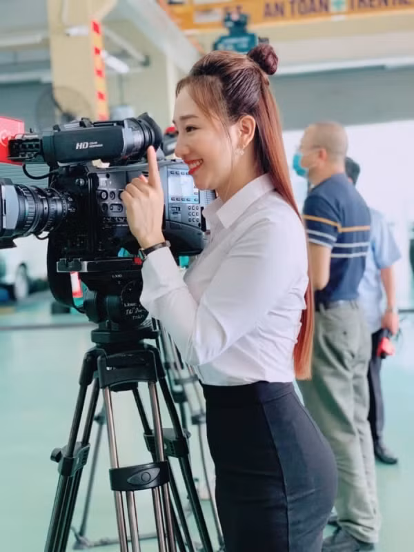 Ngoài công việc chính là giảng dạy, Hà Thị Duyên còn là một MC, BTV cho nhiều chương trình, sự kiện.