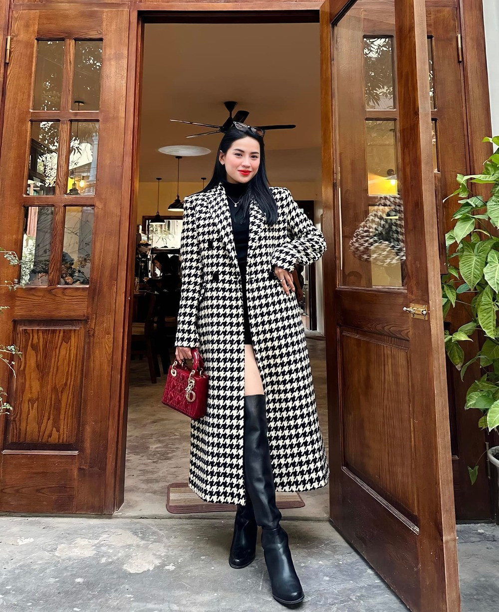 Võ Hà Linh là một trong những beauty blogger Việt nhận được nhiều thiện cảm nhất từ khán giả. Có lẽ cũng vì vậy nên cuộc sống cá nhân của cô nàng rất được mọi người quan tâm.