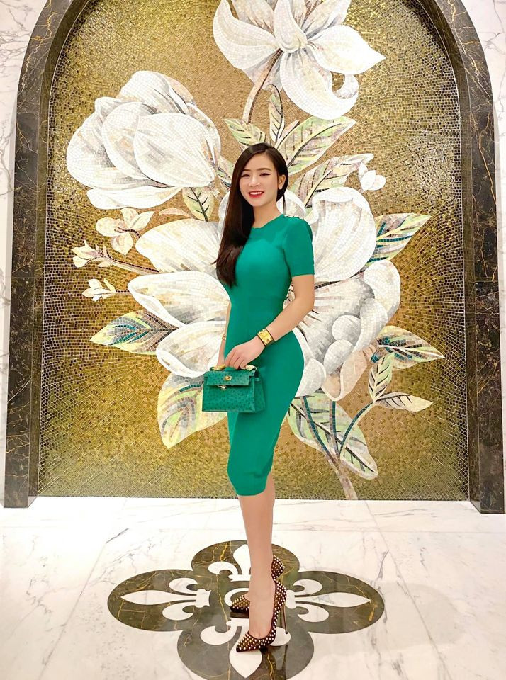 Lan Phương từng thoải mái chia sẻ về việc bản thân đã làm mũi, cằm, định kỳ tiêm chống lão hoá da, truyền trắng...