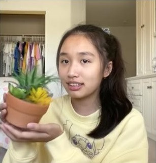 Luôn để mặt mộc trên mọi mặt trận nên ở đâu Jenny Huỳnh cực kì rạng rỡ.