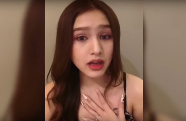 Trước khi kết hôn với Xemesis, cô nàng từng nổi danh khi còn ngồi trên ghế nhà trường bằng chính nhan sắc của mình.