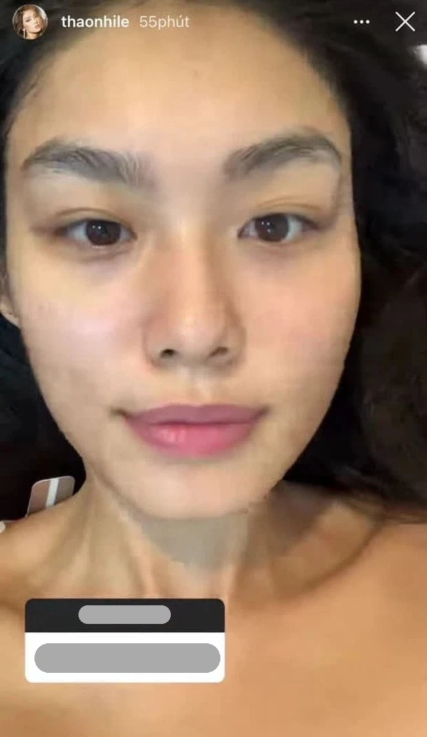 Nhìn tổng thể thì nhan sắc của Thảo Nhi Lê khi không son phấn vẫn rất xinh đẹp và rạng rỡ, không khác lúc trang điểm là mấy.