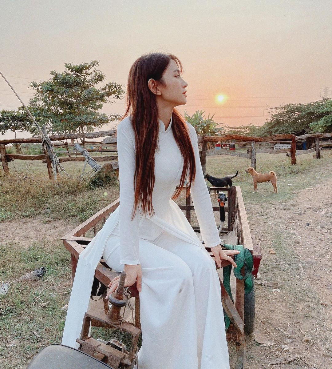 Những hình ảnh gợi cảm được Lê Bống tiết chế hơn. Thậm chí, trên Instagram của cô, hình ảnh được ẩn/xoá gần hết.