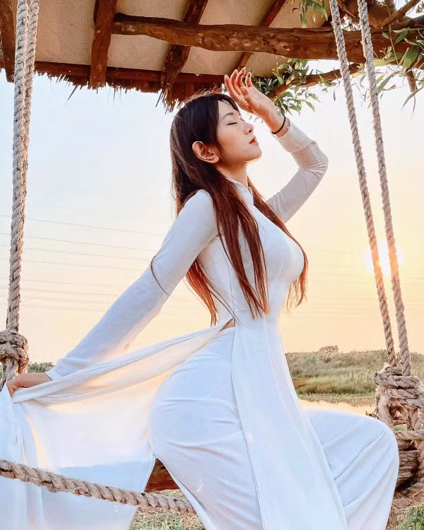 Sau hàng loạt những thị phi, Lê Bống đang dần chững chạc và mang đến hình ảnh trưởng thành hơn trong mắt mọi người.