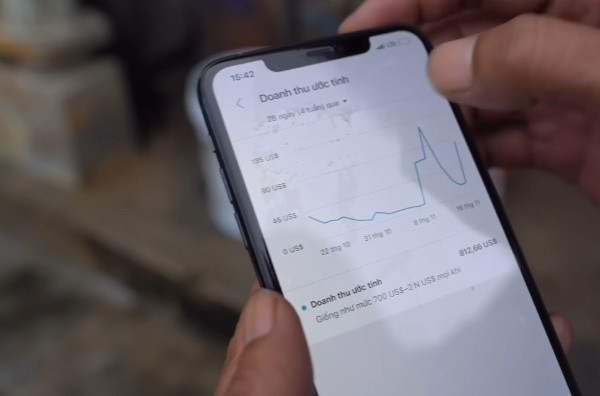 "Một tháng gần đây, Lộc làm cũng không kiếm được bao nhiêu đâu mọi người", anh kể.