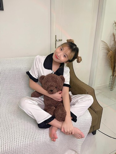 Không chỉ khiến người nhìn điêu đứng với nhan sắc xinh đẹp của mình, hot girl TikTok này còn liên tục gây choáng với những shoot hình diện nội y nóng bỏng mắt.