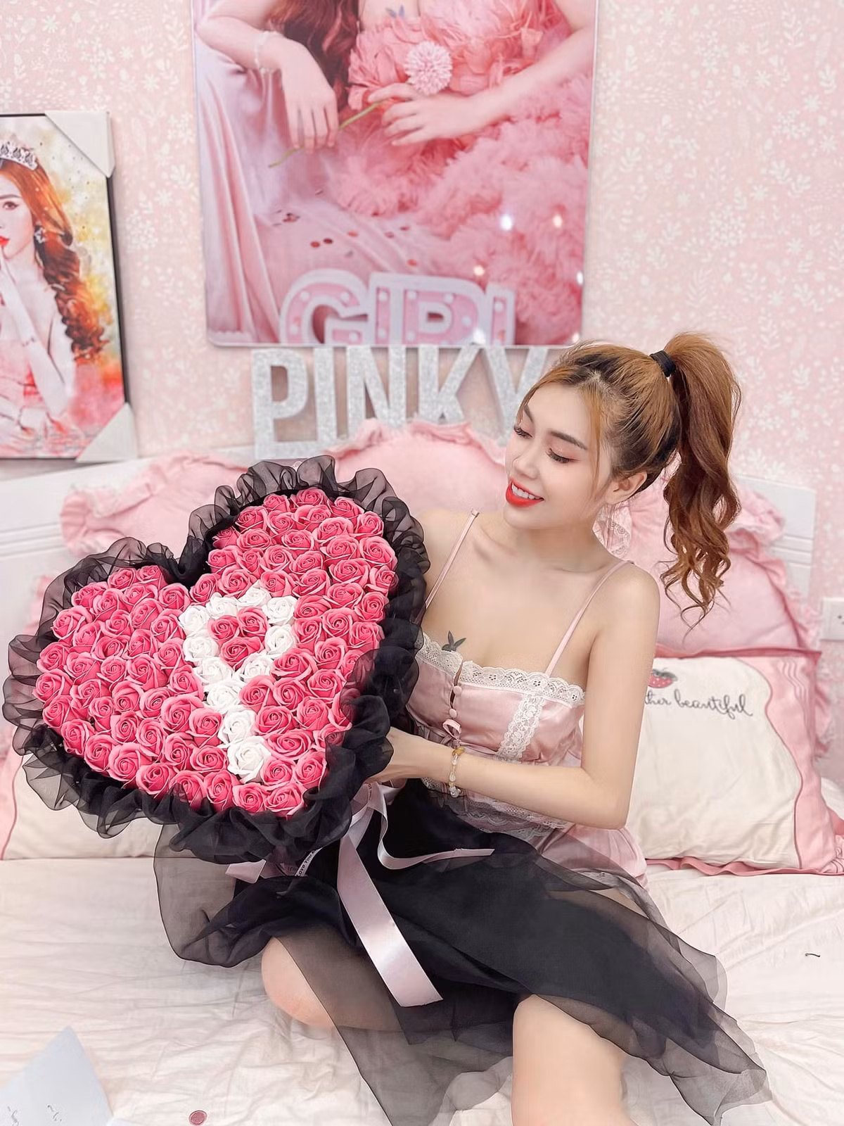 Nickname Pinky Bảo Trân xuất phát từ sở thích yêu màu hồng của nữ diễn viên trẻ.