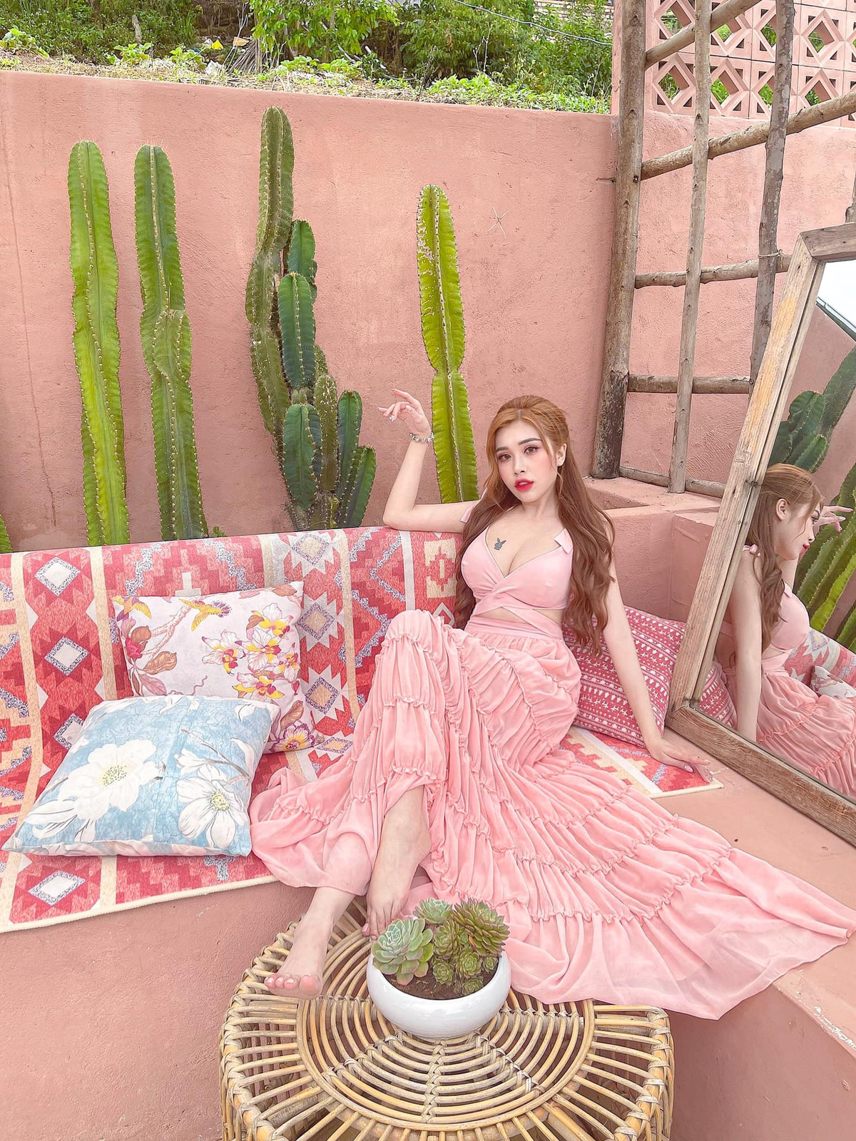 Pinky Bảo Trân gây chú ý với những bộ cánh gợi cảm khoe được lợi thế hình thể.