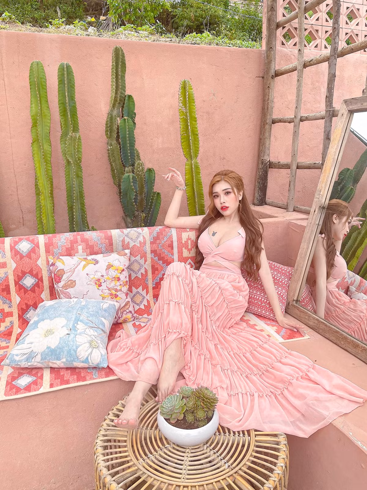 Pinky Bảo Trân gây chú ý với những bộ cánh gợi cảm khoe được lợi thế hình thể.