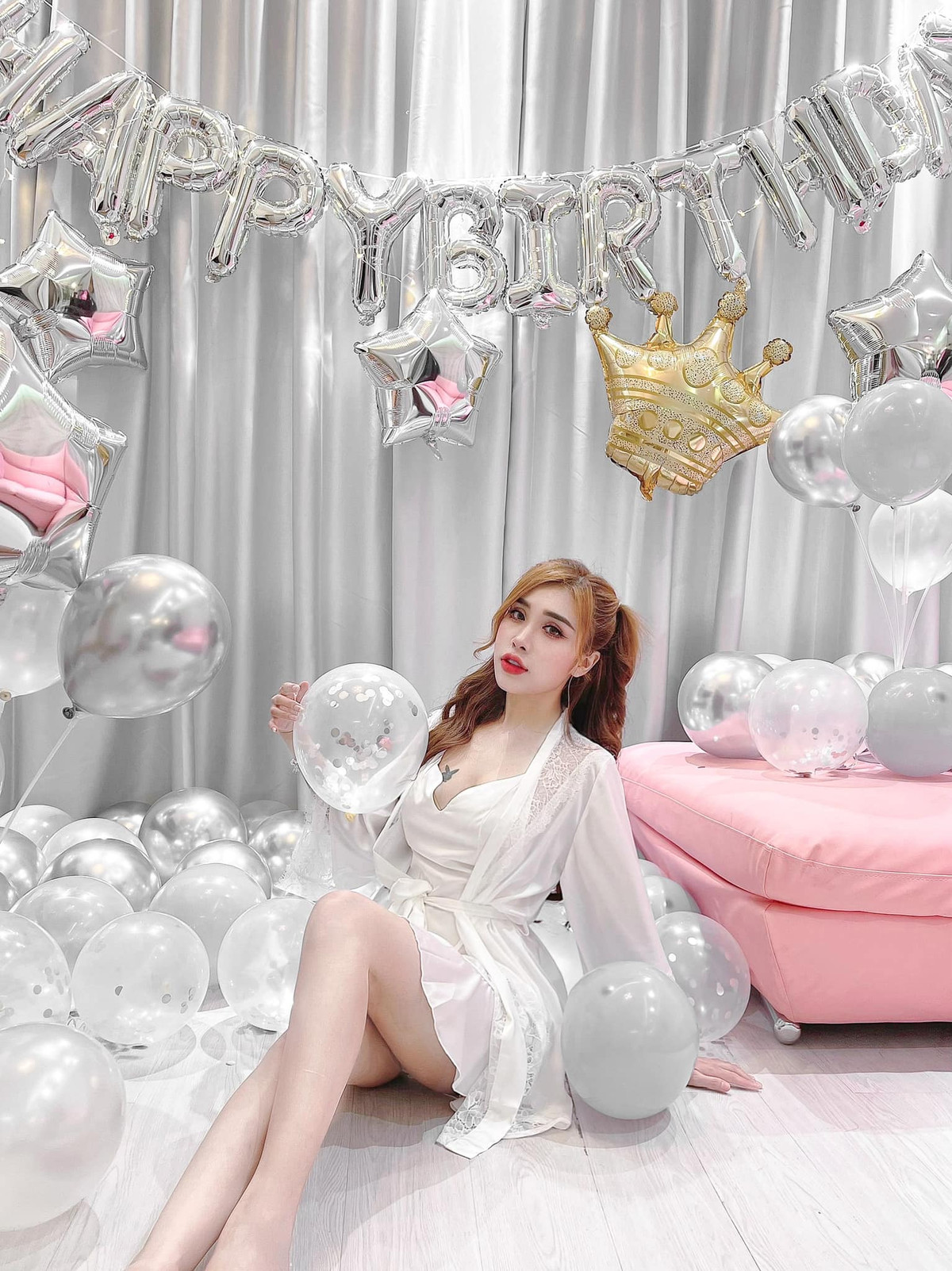 Sinh sống ở Mỹ từ năm 14 đến năm 18 tuổi nên Pinky Bảo Trân có quan niệm khá cởi mở về phong cách ăn mặc.