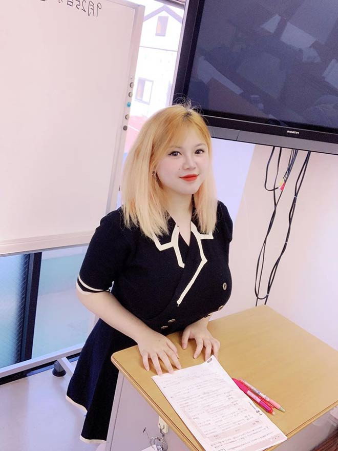 Dù được nghỉ học nhưng Thu Trang vẫn ở lại Nhật để làm việc.