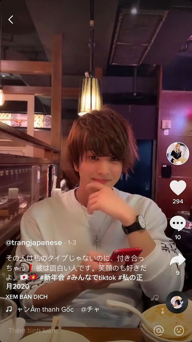 Bình luận về nhan sắc của bạn trai nữ sinh Hải Dương vòng 1 khủng, bạn bè còn nhận xét, chàng trai đẹp chẳng thua kém bất cứ tài tử trên màn ảnh nào.