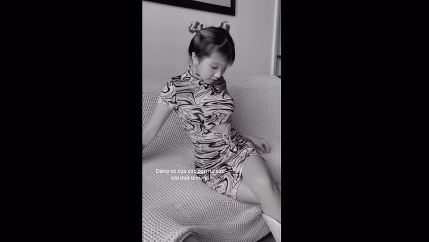 Điều này cũng khá trùng hợp khi Huyền 2k4 đã từng mất hút trong một thời gian và đổi gu ăn mặc quyến rũ thành các bộ quần áo rộng, giấu bụng...