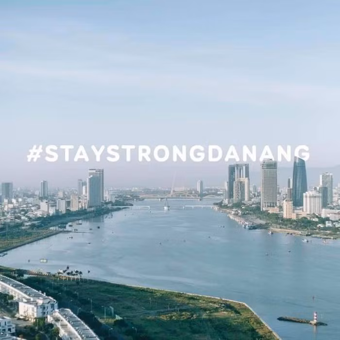 Các bài đăng, hình ảnh động viên, cổ vũ tinh thần người dân thành phố biển liên tục được nhiều tài khoản đăng tải kèm hashtag #StayStrongDaNang; #CoLenDaNang.