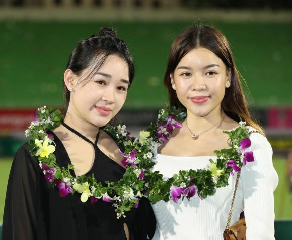 Mới đây, thủ môn Đặng Văn Lâm đăng tải lên trang cá nhân chia sẻ suy nghĩ của mình khi bị nhận xét về nhan sắc: Tối qua có một tài khoản ảo gửi tin nhắn ảnh chụp màn hình các bình luận (bạn ấy tìm chụp ở bài viết nào đó trên mạng xã hội) về gương mặt mình. Đầu tiên, Xuân xin xác nhận là gương mặt mình không xinh. Nên không bàn về những lời chê bai. Không có gì để bào chữa hay tranh cãi. Ông trời sinh ra mỗi người mỗi vẻ, nếu được chọn thì mình cũng mười phân vẹn mười. Tuy nhiên, điều mình muốn nói ở đây là cái người cố tình gửi tin nhắn cho mình...