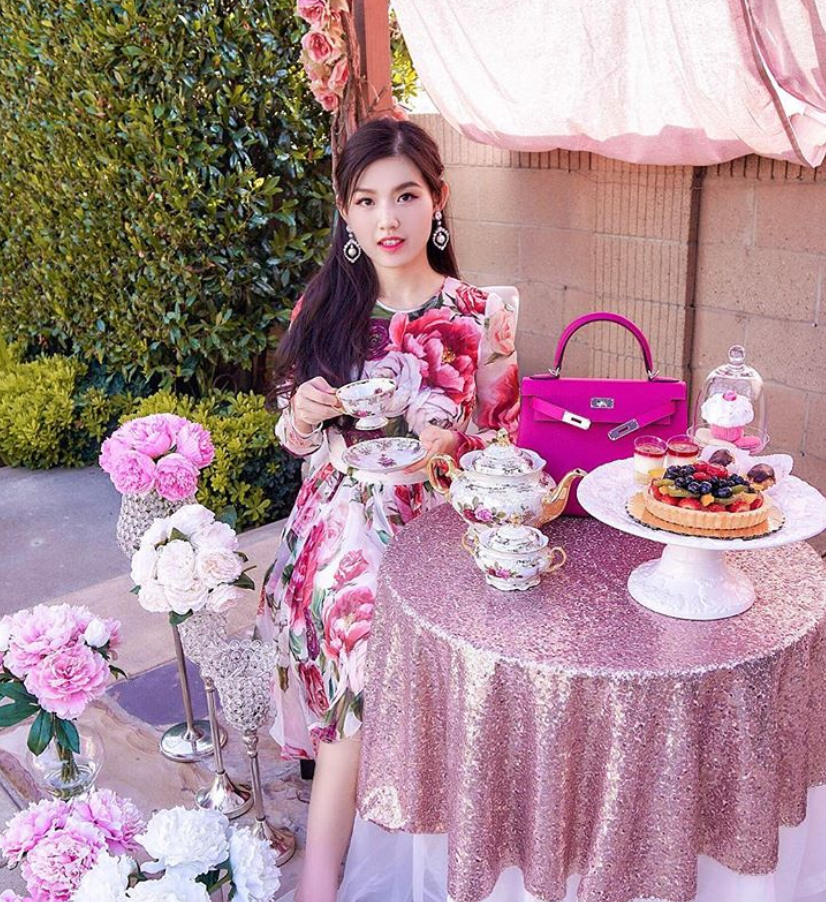 Hiện vẫn chưa xác nhận chủ nhân của fanpage rich kid trên là do ai khởi sướng nhưng nó thu hút được sự chú ý của nhiều người.