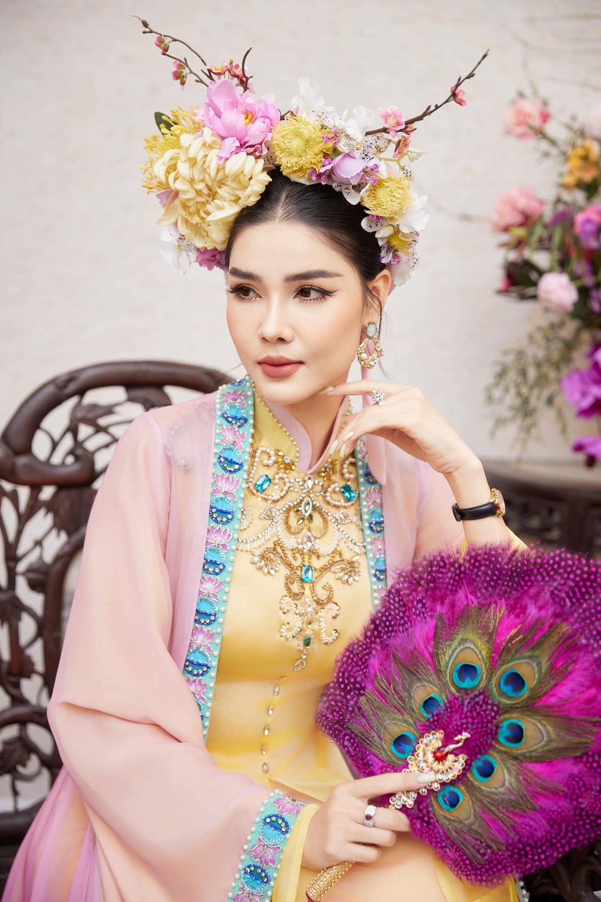 Quyết định lui về sau để ủng hộ chồng là điều không phải ai cũng làm được như Kỳ Hân. Nên nhớ rằng, thời điểm lên xe hoa, tên tuổi của nữ siêu mẫu đang ở thời kỳ đỉnh cao.